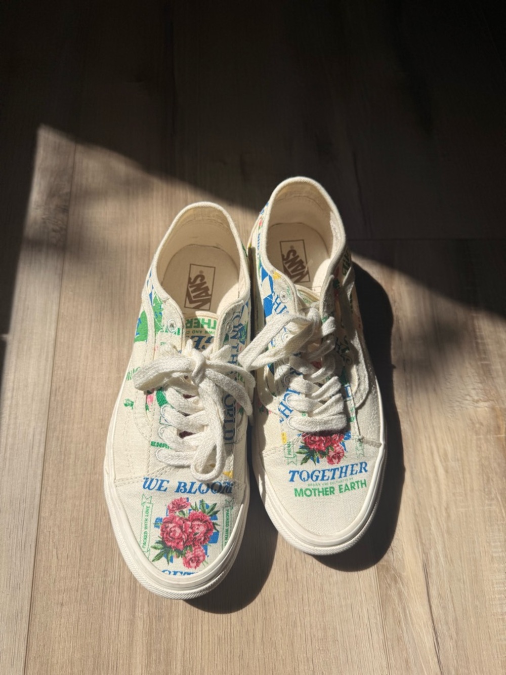 LIMITED EDITIONVans Cream Canvas Floral 'Together Mother Earth' Low-Top Sneakers